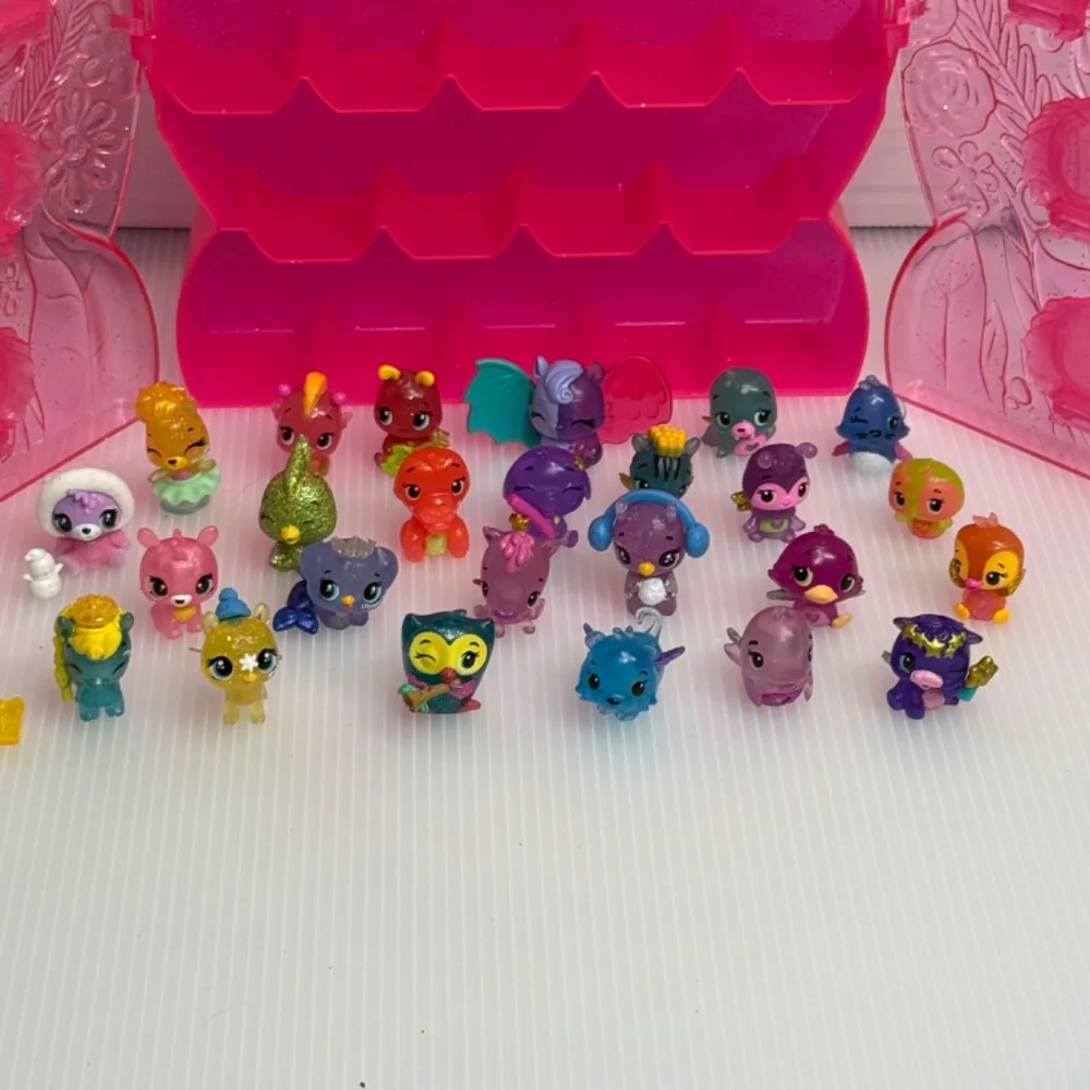 Hatchimals Colleggtibles Lot Pink Collectors Case with 25 Hatchimals Rare Figure